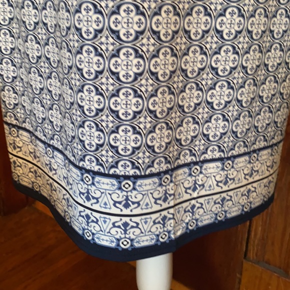 ‼️NWOT Max studio blue and white Patterned sheath dress‼️ - Picture 5 of 11